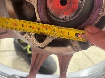 Predám na alfu Romeo pneumatiky obuté na elektrónoch r17 - 19