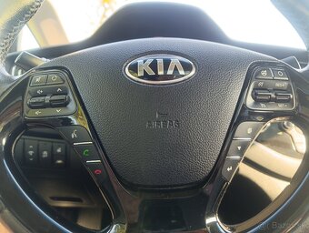 Kia Ceed combi, 1,6 CRDi 94KW (128k),Plná výbava s panorámou - 19