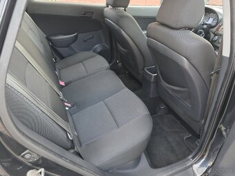 Hyundai i30 1.6 CRDi Facelift mod. 2011 Nová STK SK ŠPZ - 19