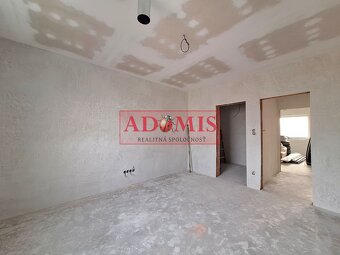 ADOMIS - predám rodinný dom Ruskov, 650m2, 3x kúpelňa,120m2  - 19