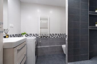 NA PREDAJ 3 IZBOVÝ BYT S VEĽKOU LODŽIOU PO KOMPLETNEJ REKONŠ - 19