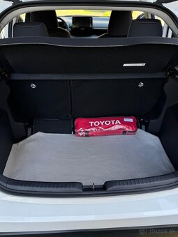predám toyotu yaris hybrid - 19