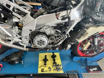 APRILIA RSV4 1000 R - 19