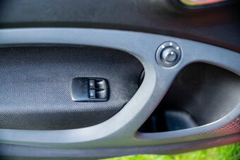Predám Mercedes Smart fortwo coupe, benzín 66 kW, 6st.automa - 19