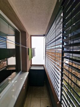 3 izb. byt s loggiou a s balkónom, 71m2 v centre mesta Sereď - 19