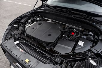 Volvo XC60 2.0 B5 mHEV R-Design AWD AT8 03/2021 - 19