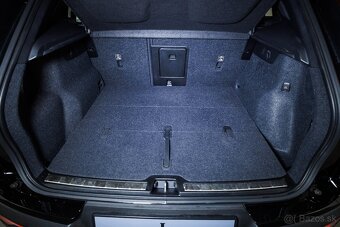 Volvo XC40 B3 Plus Bright 2023, len 25 000 km, HK hudba, DPH - 19
