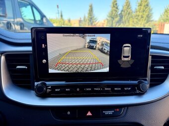 Kia Ceed 1,5 118 kw Automat ZÁRUKA - 19