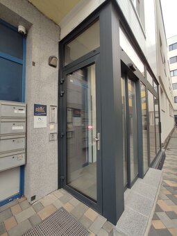 Administratívny celok 4 kancelárií 200m2, s terasou a parkov - 19
