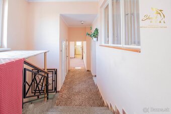 Čiastočne zrekonštruovaný dom vo výbornej lokalite s garážou - 19