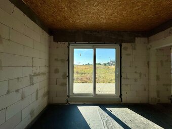 BENIAKOVCE - 4 IZBOVÝ PEKNÝ RD 107 M2 S TERASOU, HRUBÁ STAVB - 19