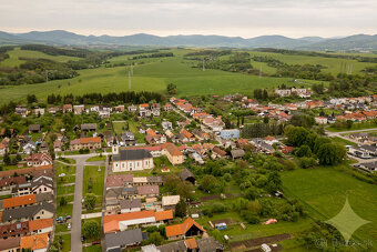 Predáme slnečný rodinný dom v tichej lokalite Lovča - 19