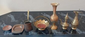 Veci zo skla, kredenc, stoličky, pokladňa a mix dalších veci - 19