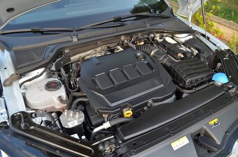 ŠKODA OCTAVIA COMBI 2.0 TDI DSG VIRTUAL KAMERA CRYSTAL LED - 19