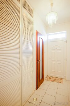 Na predaj 3-izbový rodinný dom so zimnou záhradou Rajka - 19