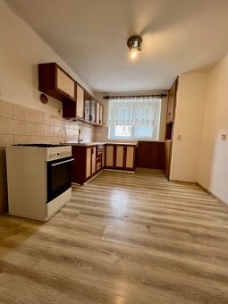 2-izb.byt Kalvária, balkón - 8.mája, vlastné kúrenie - 19