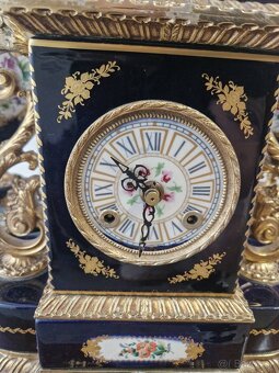 Porcelánové hodiny a vázy - 19