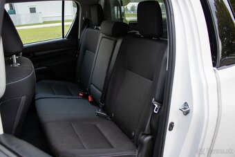Toyota Hilux DC 2.4 I D-4D Active 4x4 A/T // AJ NA SPLÁTKY - 19