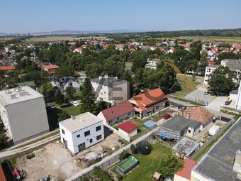 Pozemok s rodinným domom v centre Rusoviec - 19