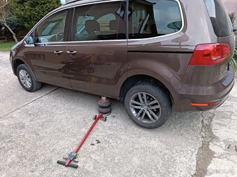 Sharan 2.0tdi DSG 103kW 7miest - 19