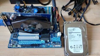 Predám základnú dosku Intel Gigabyte GA-B75M-D3H - 19