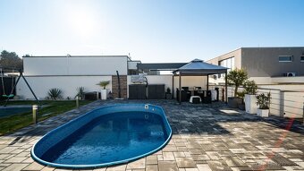 Zabývaná novostavba 2020, pozemok 496 m2,komplet zariadená - 19