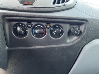 Prodám Ford Transit 2.2TDCi. 92kw.L3H2. 7 míst. - 19