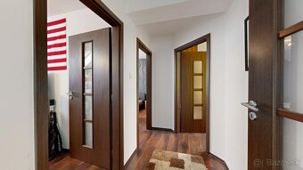 Priestranný dvojgeneračný dom po rekonštrukcii v srdci Chtel - 19