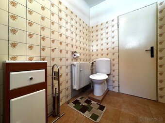 NA PREDAJ - Priestranný 5-izbový rodinný dom Ľubeľa - 19