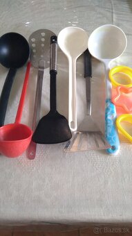 Predám veci do kuchyne,tácky,mixer,diava prostriedky - 19