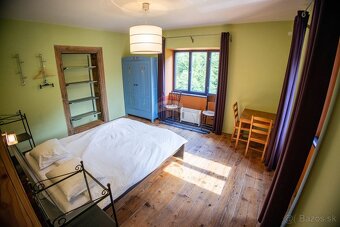 Krásne zrekonštruovaný historický dom v obci Vyhne - 19