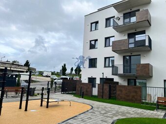 Prenájom kancelárskych / obchodných priestorov s terasou - R - 19