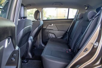 Kia Sportage 2.0 CRDi 4WD Gold A/T / AJ NA SPLÁTKY - 19