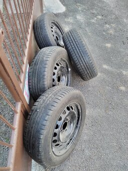 Predám pneumatiky R15, R14, gumy, disky Peugeot, Dacia - 19