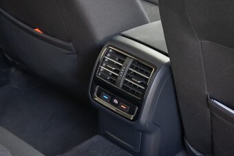 Volkswagen Passat Variant 2.0 TDI DSG - 19
