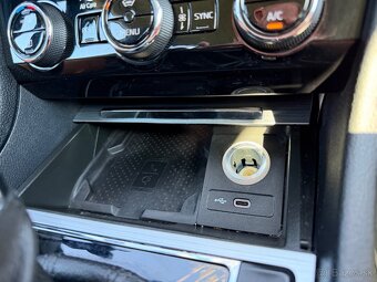 Škoda Superb Combi 2.0 TDI SCR Ambition DSG - 19