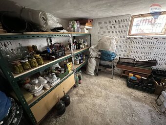 Záhrada s chatou v krásnom prostredí - 19