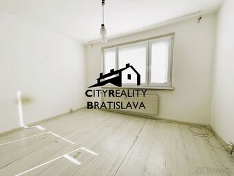 Priestranný byt v super lokalite na prerábku podľa Vašich pr - 19