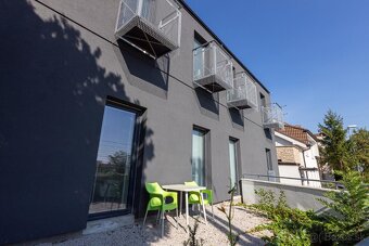 2i byt: novostavba na Kolibe 58 m2 a 48m2 terasa: od 18.júna - 19