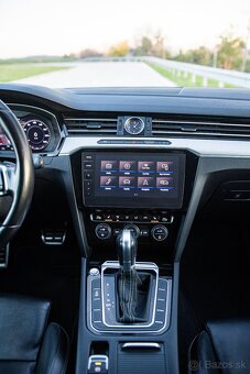 VW Passat R-LINE DSG Ťažné Virtual CarPlay ACC Lane-assist - 19