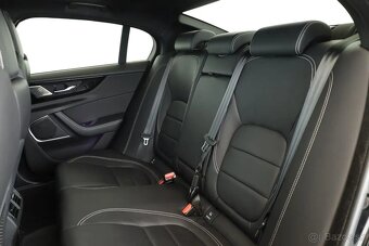 Jaguar XE - 19
