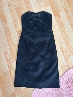 Každé saty 10 eur - 19