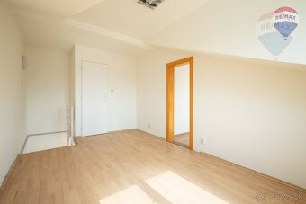 PREDAJ: OBCHODNÝ PRIESTOR, DUNAJSKÁ STREDA - ŠPORTOVÁ ULICA - 19