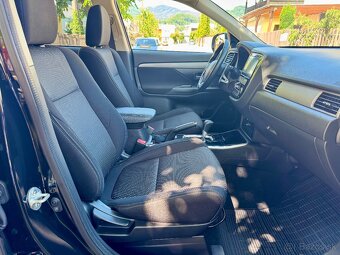 Mitsubishi Outlander 2.0MIVEC 4x4 Automat 2019 - 19