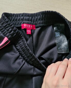 Guess 3x cierno ruzova logovana teplakova suprava - 19