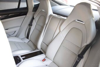 Porsche Panamera Turbo 4x4 A/T - 19