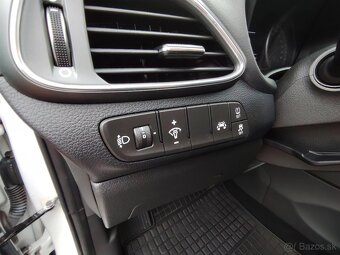 Hyundai i30 cw 1.6crdi SK 1.maj. - 19