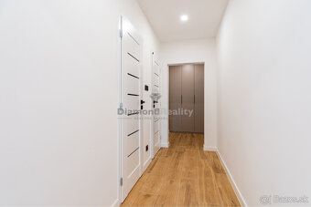 PREDANÝ - Na predaj pekný 3-izbový byt po rekonštrukcii na u - 19