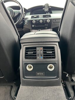 BMW 525i Sedan M-packet | 2008 (facelift) | Manuál | e60 - 19