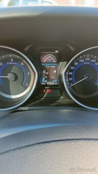 Hyundai i30 Combi 1.6 CRDi Premium – výborný stav, nová STK - 19